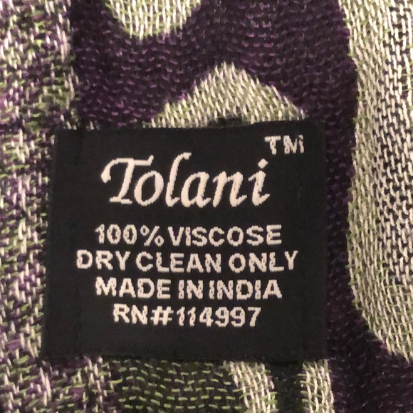 Tolani 100% Viscose Scarf Shawl w/fringe. Purple & Green Shades, wavy pattern - Picture 4 of 16